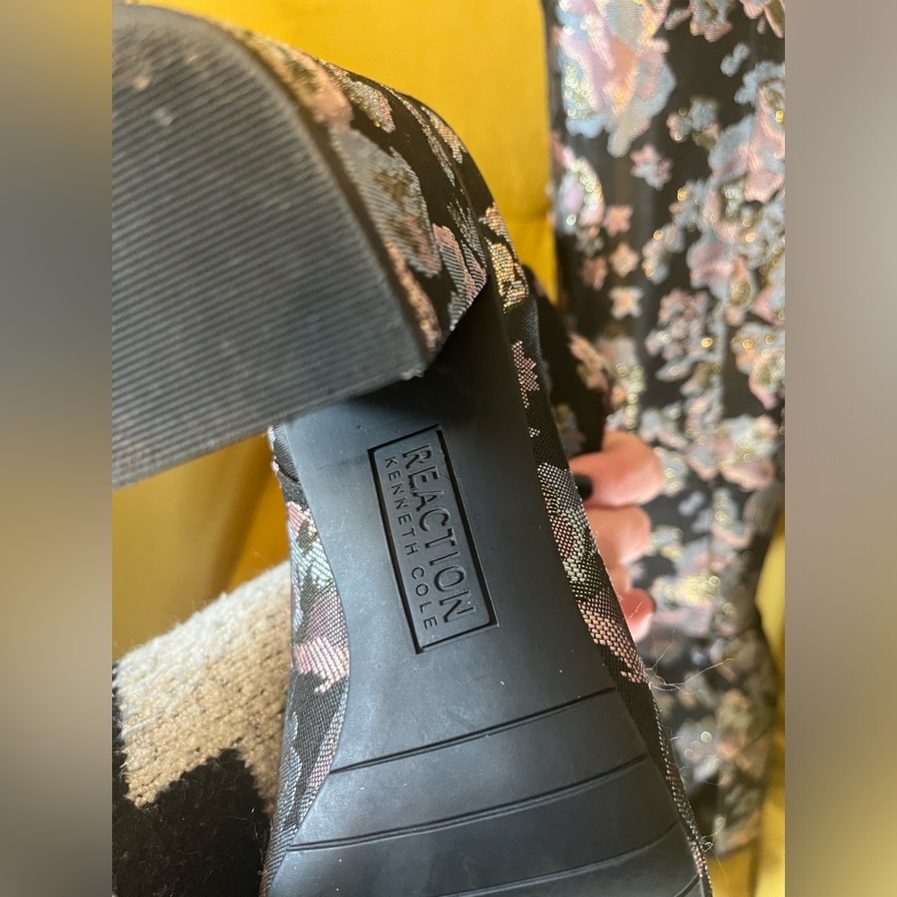 Jacquard Floral Boots - Picture 6 of 8